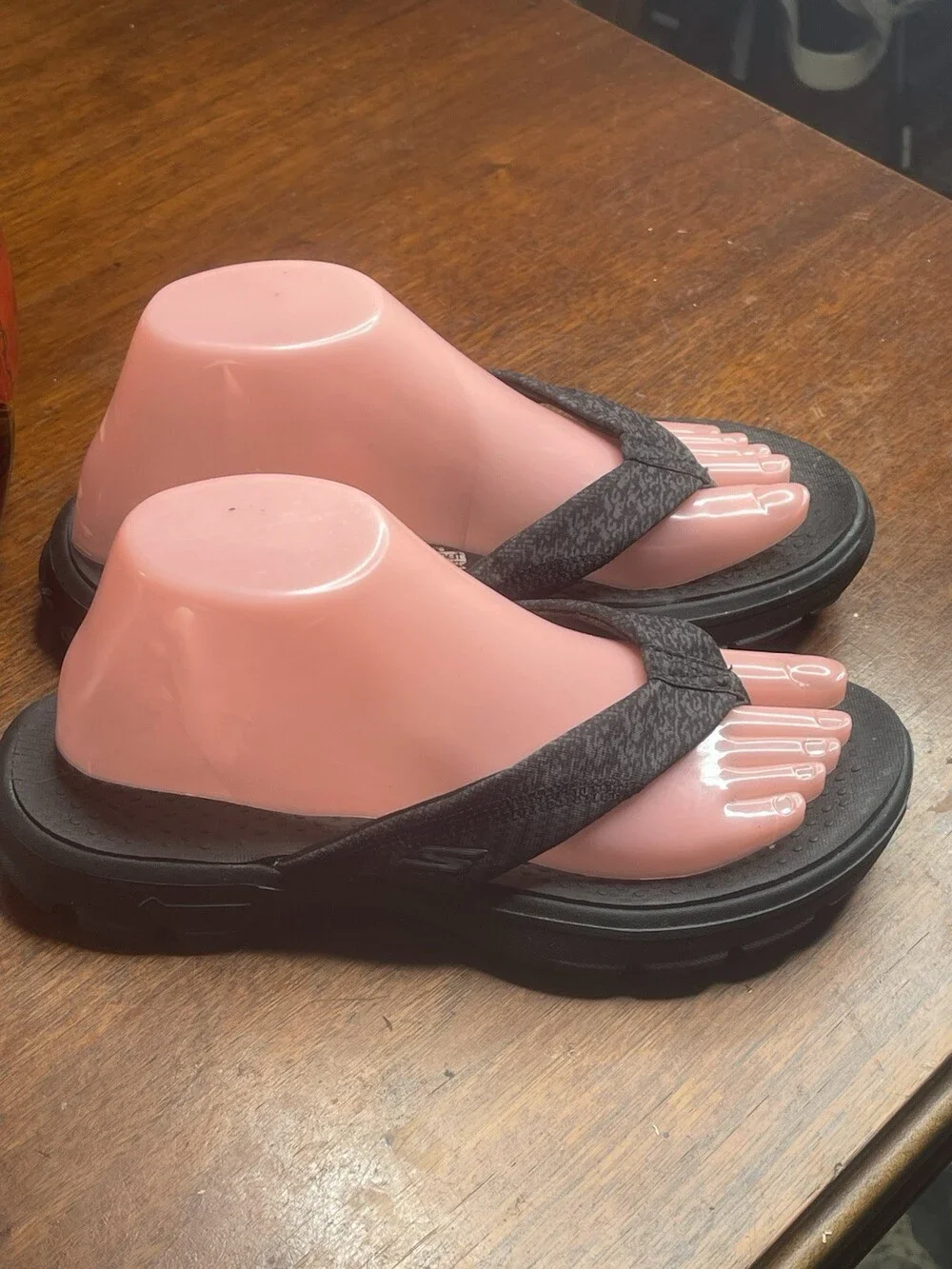 Skechers 8M Flip-Flop Sandals Performance Women's GOWALK Best Thong Sandals